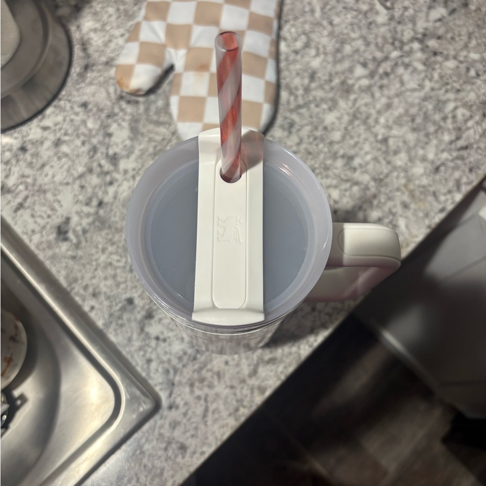 Stanley Limited Edition Christmas Cup - Picture 2 of 5